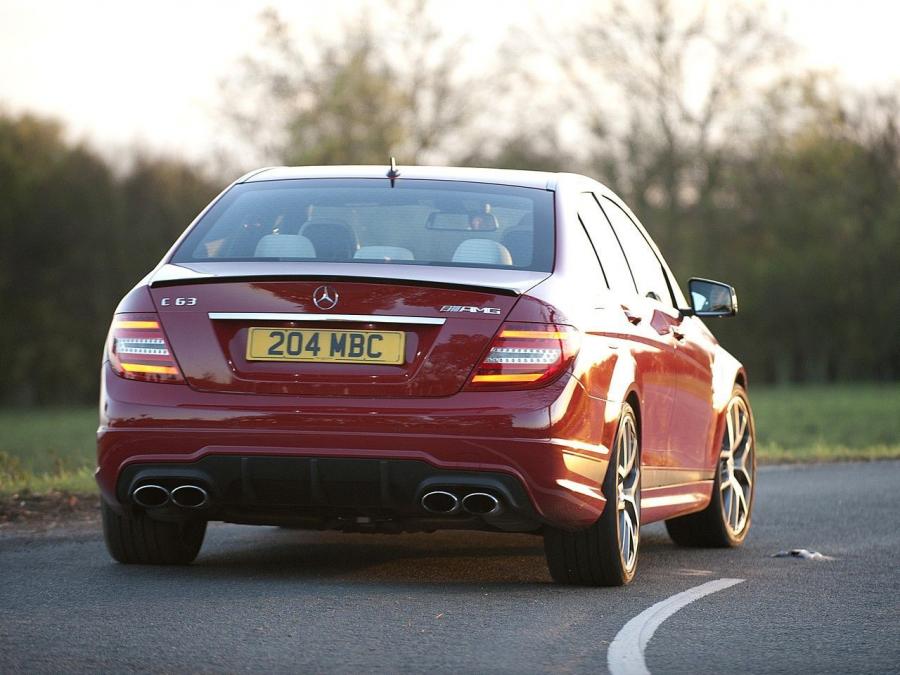  Mercedes-Benz C63 AMG Edition 507 2013 года  (UK) (фото 7 из 10)